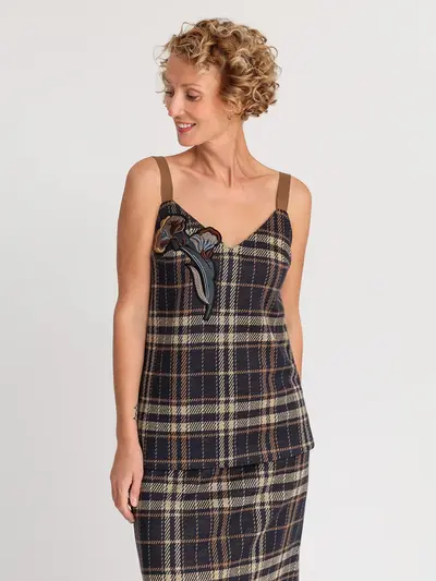 Топ в клетку с аппликацией